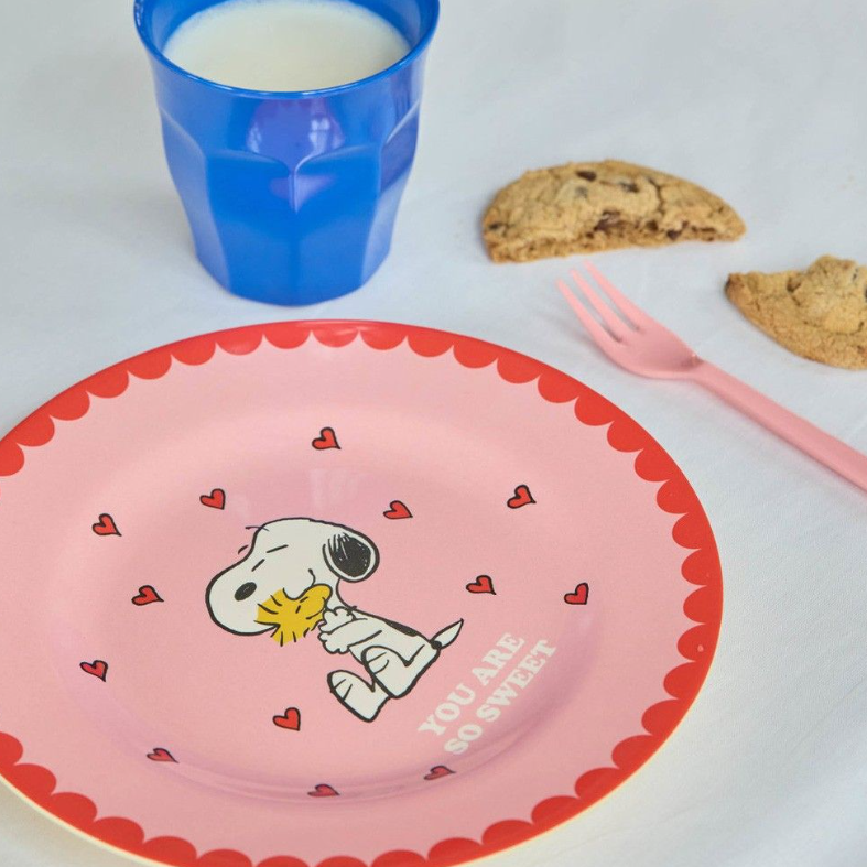 Assiette à dessert en mélamine avec motif Snoopy rose