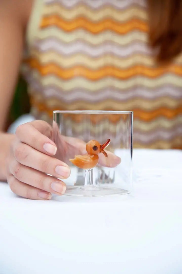 Geblazen glazen drinkglas met eenddecoratie