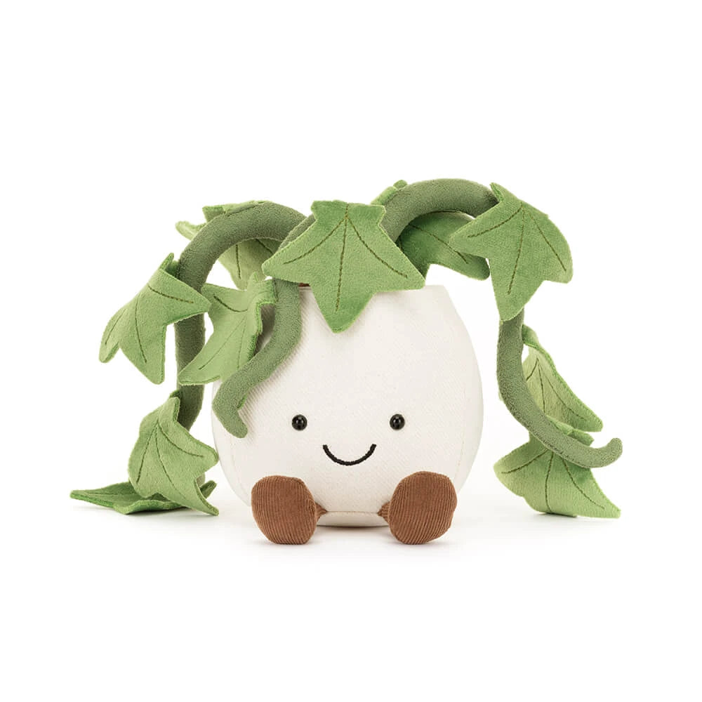 Peluche Jellycat en forme de plante lierre avec feuilles vertes retombantes, petit visage souriant et base beige, posée sur fond neutre.