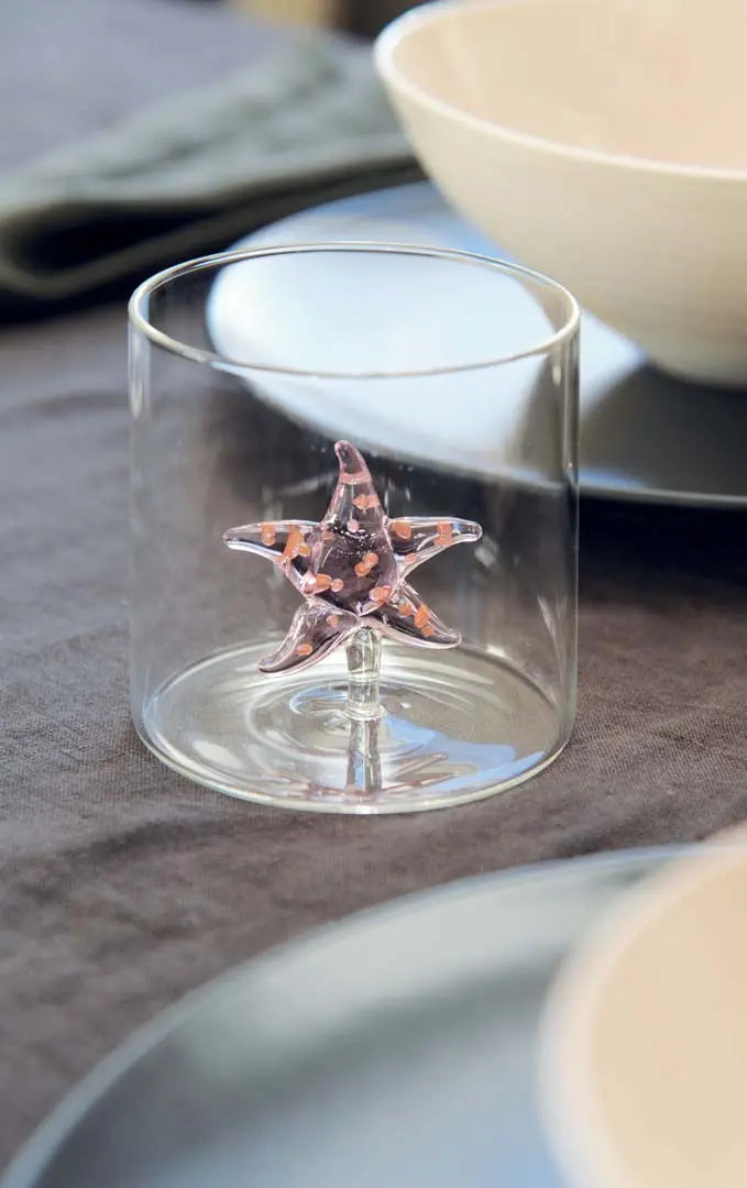 Geblazen glazen drinkglas met zeesterdecoratie